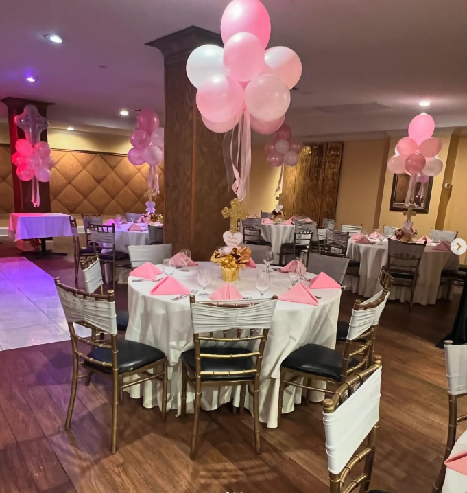 Pink balloon table centerpieces